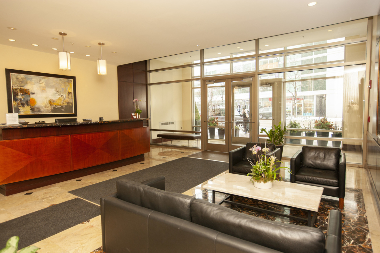 807 Davis St, Evanston, IL 60201 - Photo 2 of 3