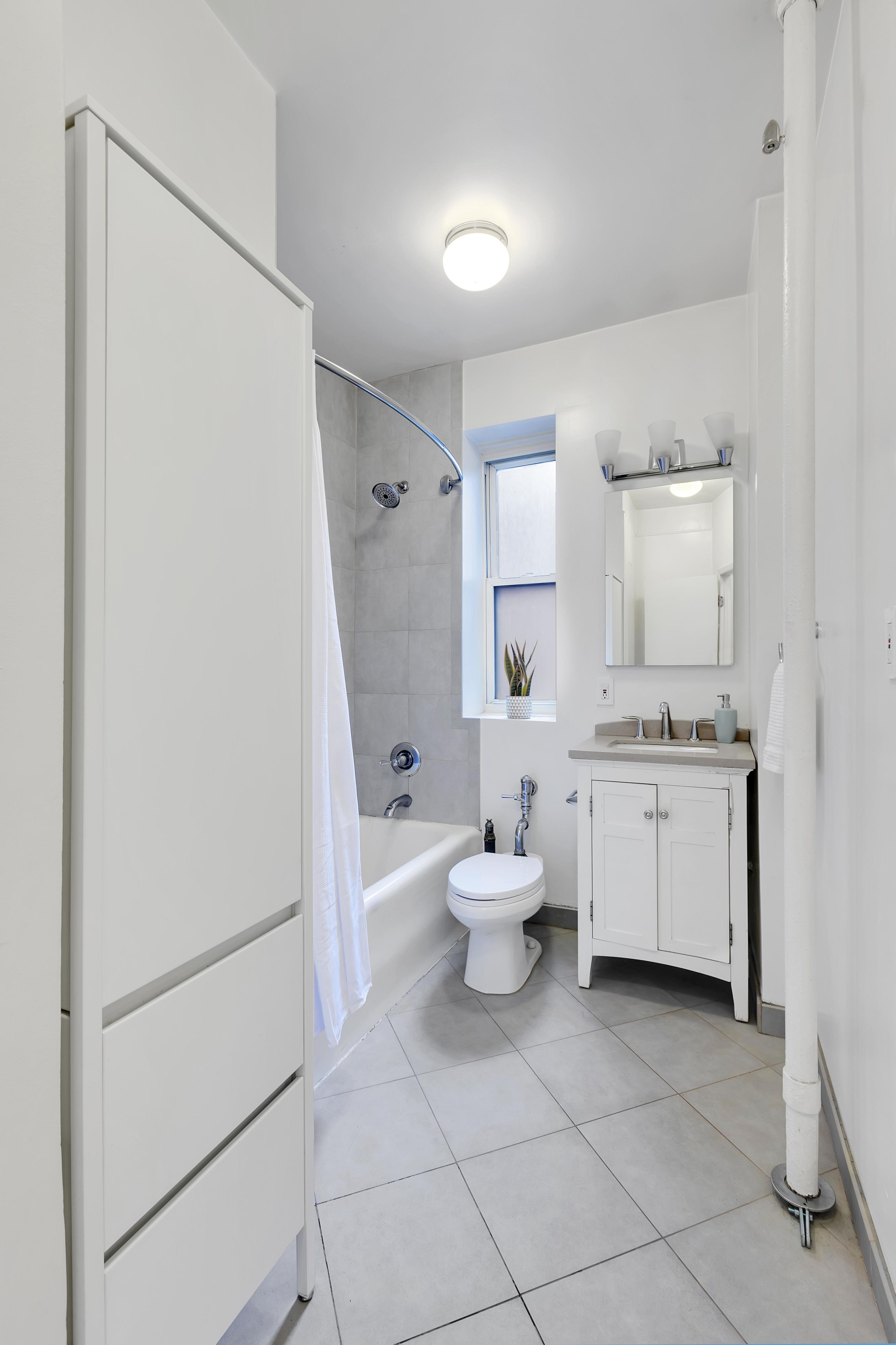 223 East 50th Street, Unit 6B Manhattan, NY 10022 - Photo 5 of 6