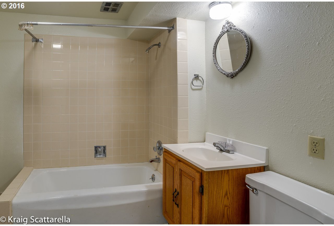 6828 Southwest Raleighwood Way Portland, OR 97225 - Photo 11 of 32 Gallery Image 11