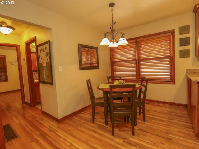 710 Southwest Carson Street Portland, OR 97219 - Photo 5 of 16 Gallery Image 5