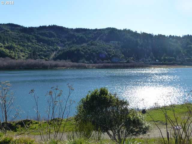 Hume Road, Unit 6 Gold Beach, OR 97444 - Photo 9 of 16 Gallery Image 9