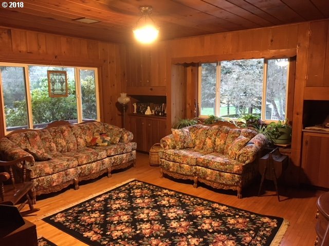 2072 North Myrtle Road Myrtle Creek, OR 97457 - Photo 7 of 30