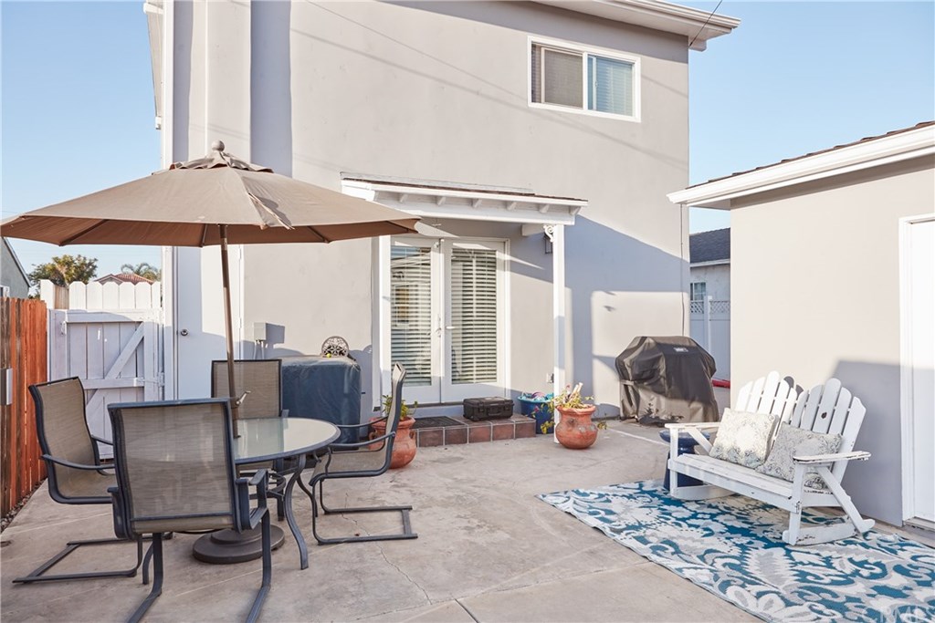 4908 West 136th Street Hawthorne, CA 90250 - Photo 29 of 30 Rear patio