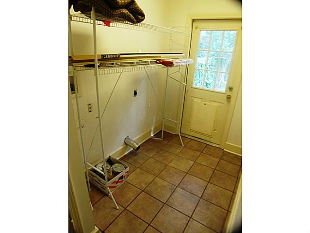 4945 Sequoia Road Memphis, TN 38117 - Photo 14 of 21 Laundry room