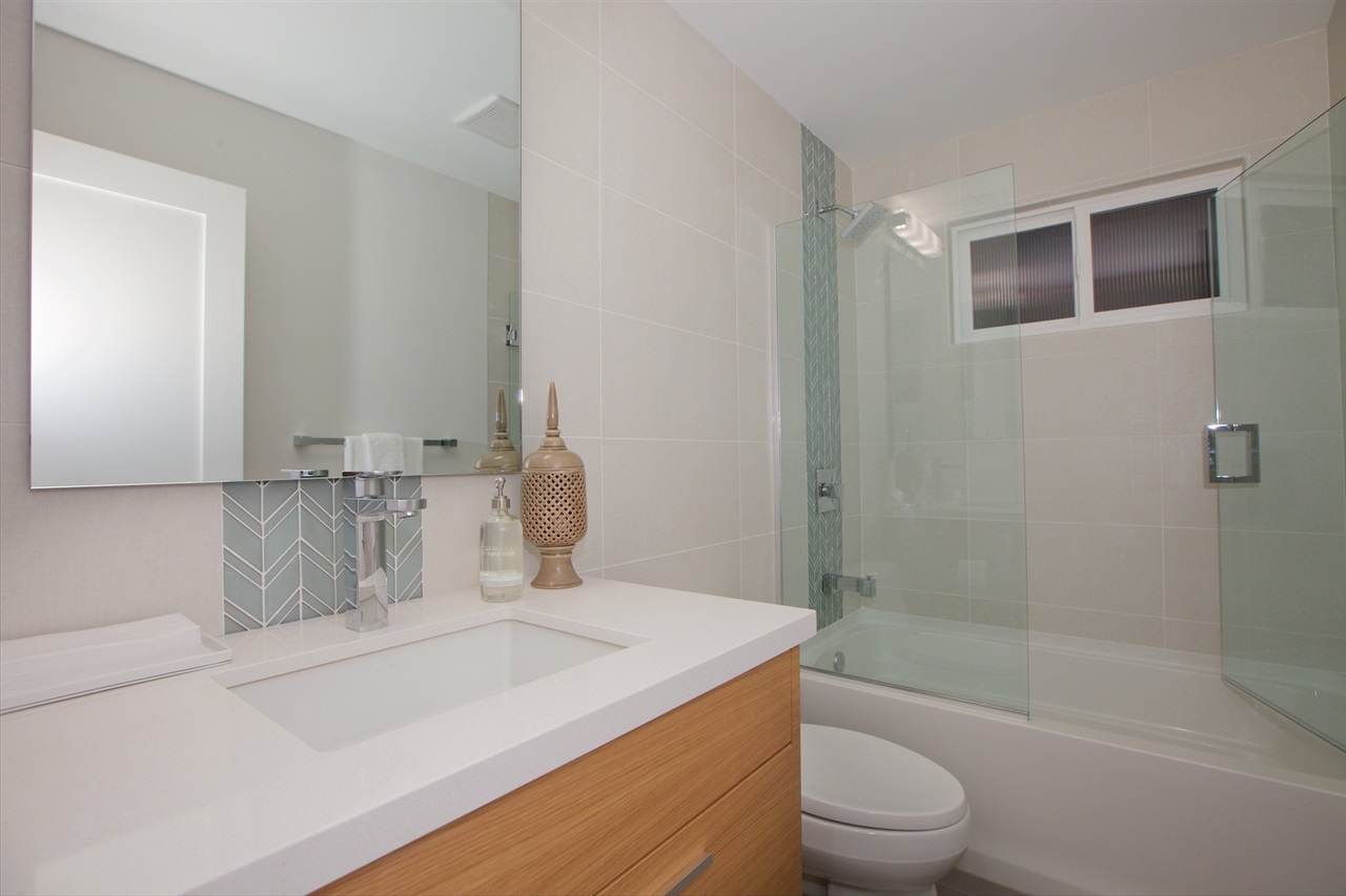 5663 Abalone Place La Jolla, CA 92037 - Photo 20 of 25 Third Full Bathroom