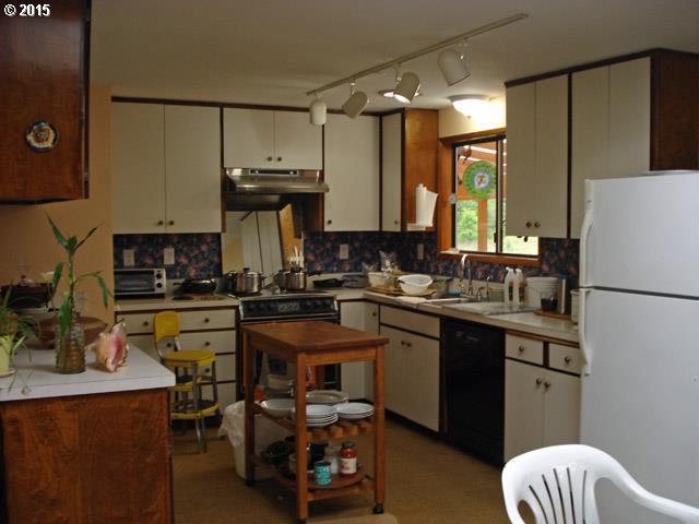 3720 Hogan Road Oakland, OR 97462 - Photo 4 of 20 Gallery Image 4