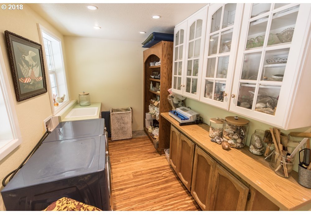68267 Ridge Road North Bend, OR 97459 - Photo 21 of 32 Gallery Image 21