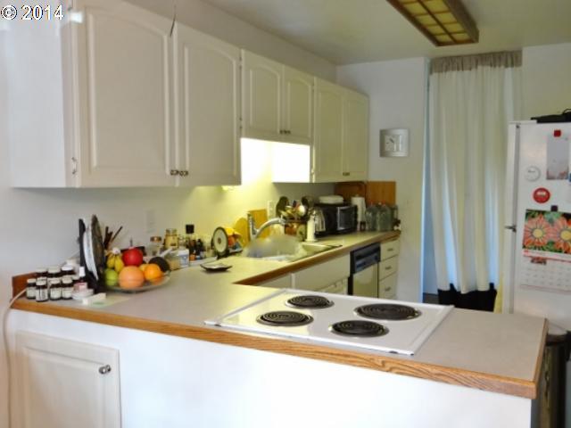 4820-4822 Southwest Taylors Ferry Road Portland, OR 97219 - Photo 5 of 16 Gallery Image 5