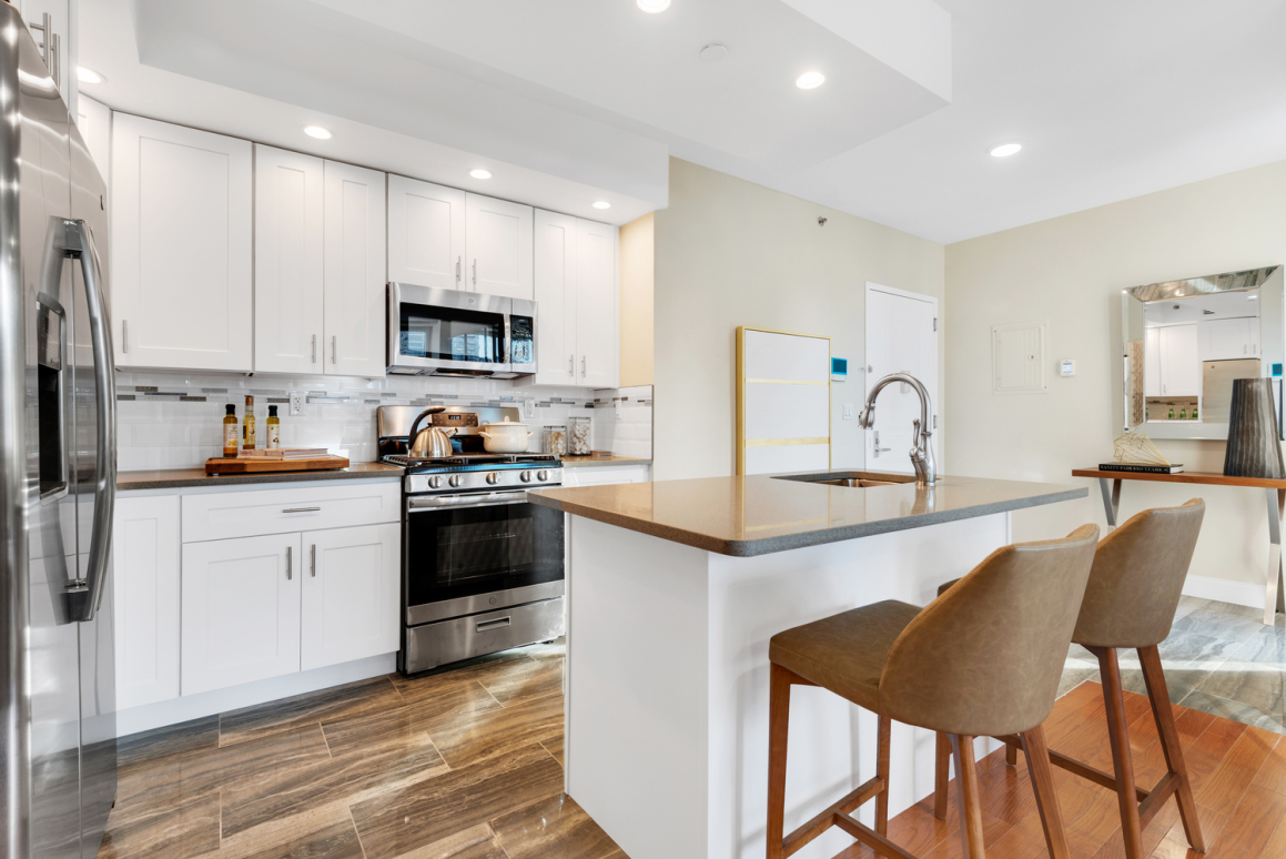 46-04 Vernon Boulevard, Unit 4A Queens, NY 11101 - Photo 4 of 19