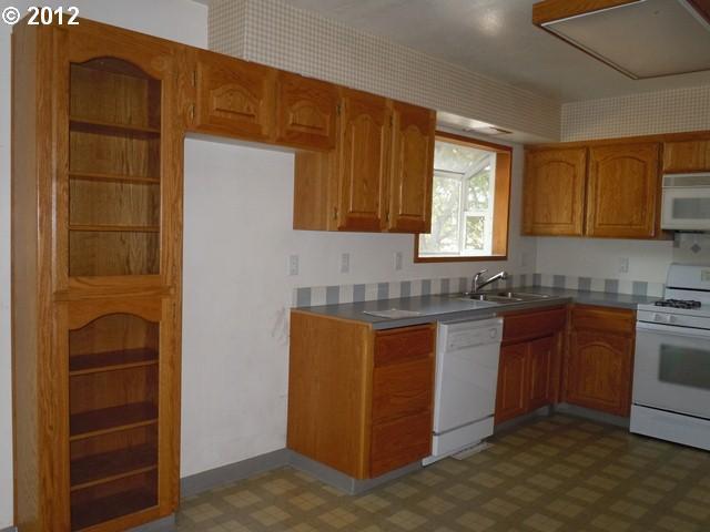 3320 Southwest Jay Avenue Pendleton, OR 97801 - Photo 9 of 16