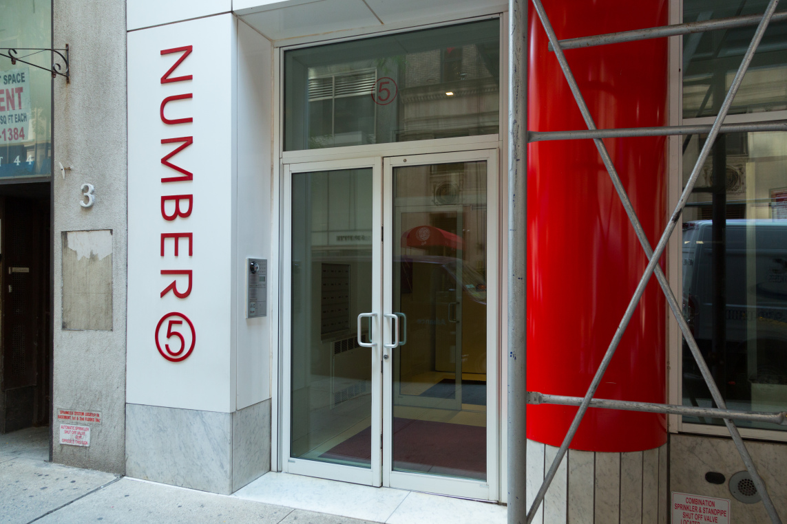 Number 5 5 E 44th St, Manhattan, NY 10017 - Photo 2 of 2