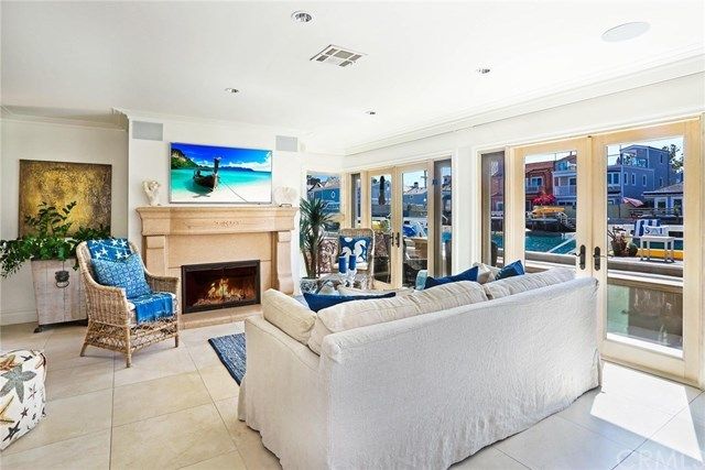$2,900,000 | 208 Grand Canal, Newport Beach, CA 92662