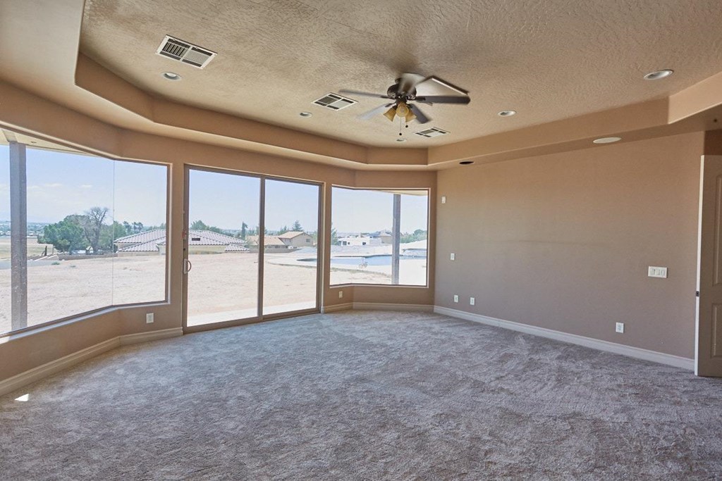 12914 La Cresta Drive Apple Valley, CA 92308 - Photo 7 of 18