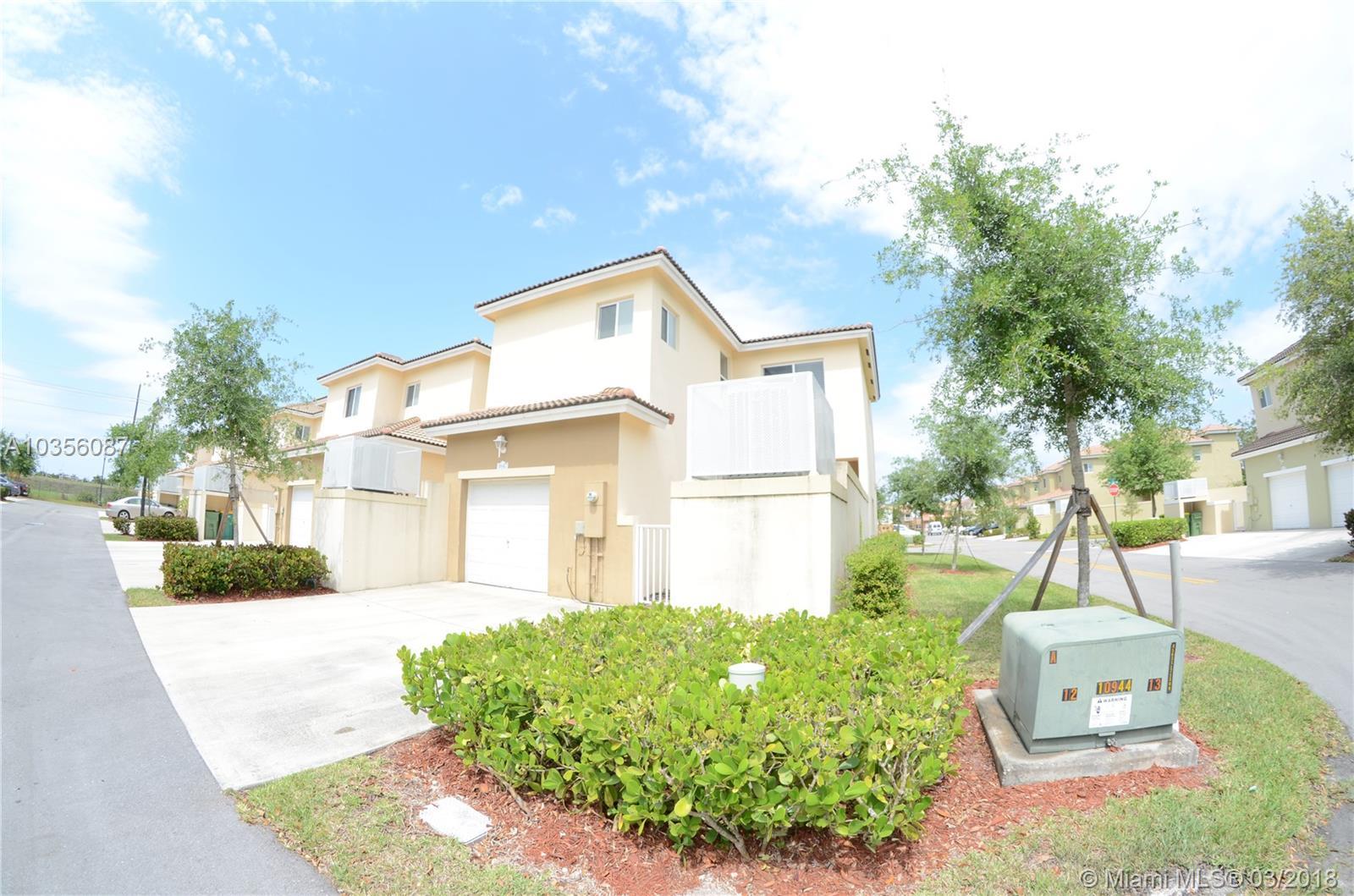 1647 Southeast 23rd Path, Unit 1647 Homestead, FL 33035 - Photo 2 of 15