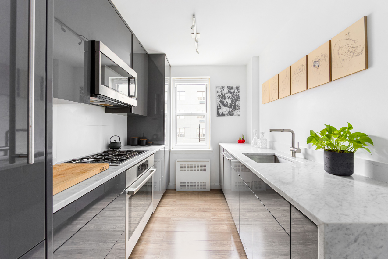 200 East 24th Street, Unit 806 Manhattan, NY 10010 - Photo 3 of 8