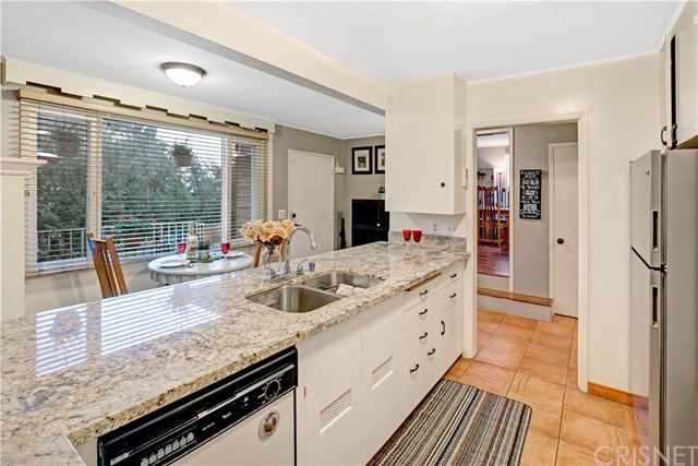 10508 Redmont Avenue Tujunga, CA 91042 - Photo 6 of 23