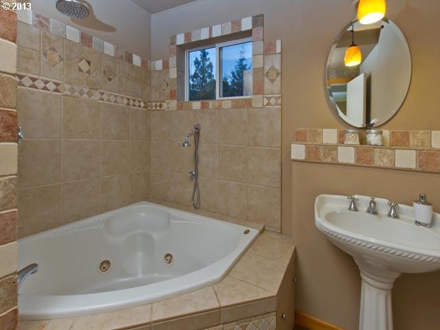 5730 Southwest Hamilton Street Portland, OR 97221 - Photo 12 of 16 Gallery Image 12