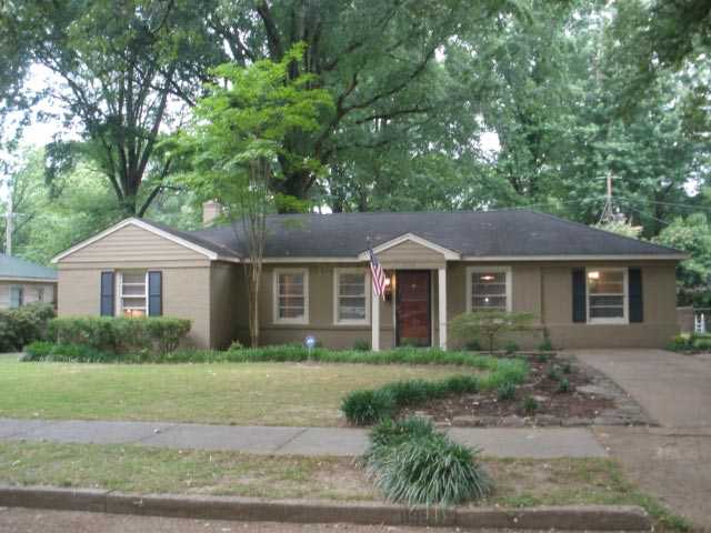1195 Dearing Road Memphis, TN 38117 - Photo 1 of 17 Front of house professionally landscaped