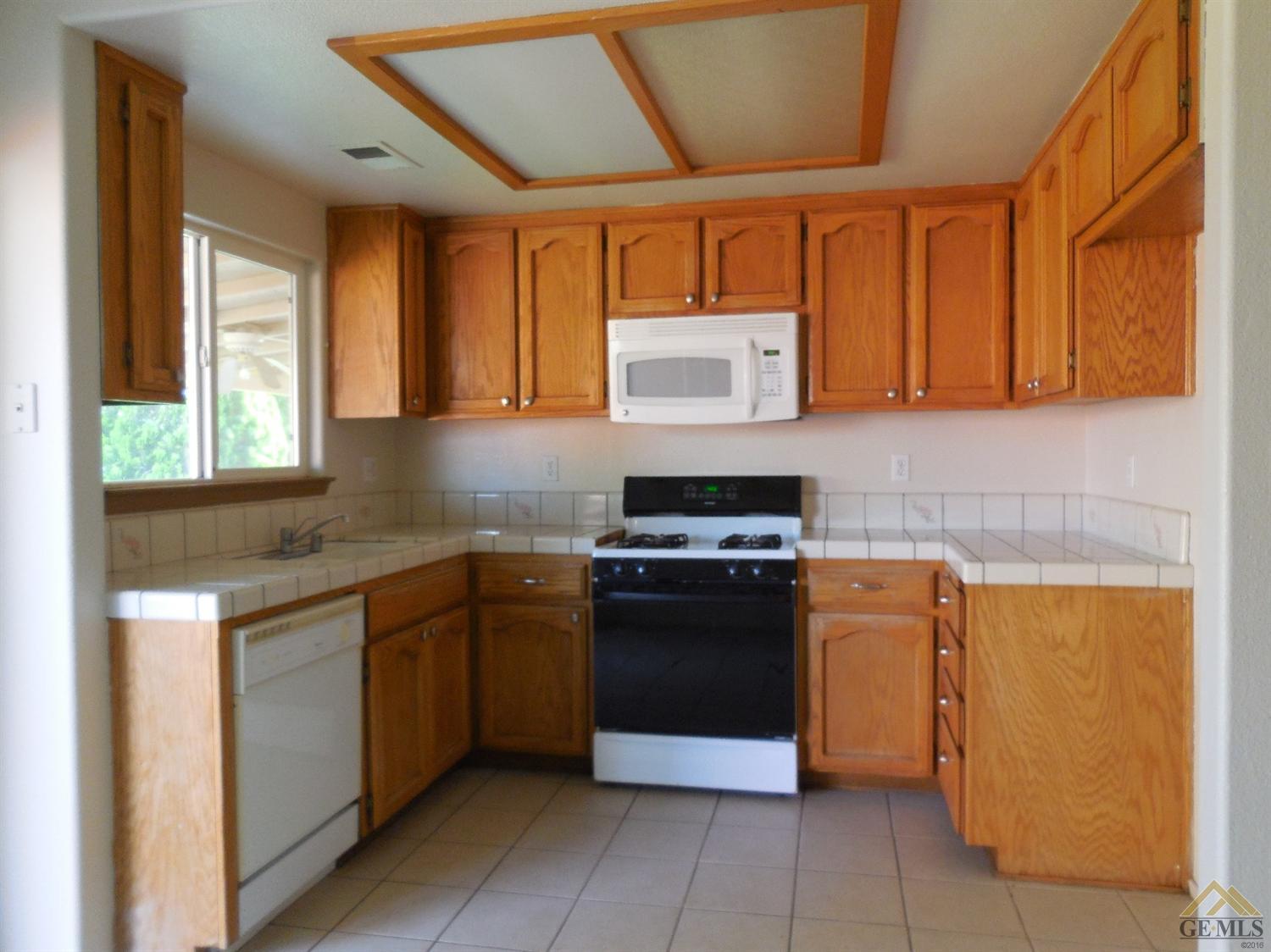 715 Fairview Road Bakersfield, CA 93307 - Photo 8 of 28 Gallery Image 8