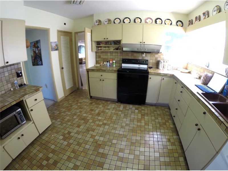 1870 Daytonia Road Miami Beach, FL 33141 - Photo 12 of 26 Gallery Image 12