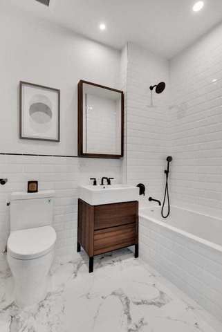 $880,000 | 5-33 48th Avenue, Unit 5L | Long Island City