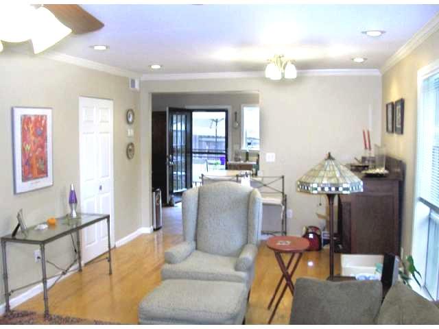 991 June Road Memphis, TN 38119 - Photo 2 of 8 Den in dining room