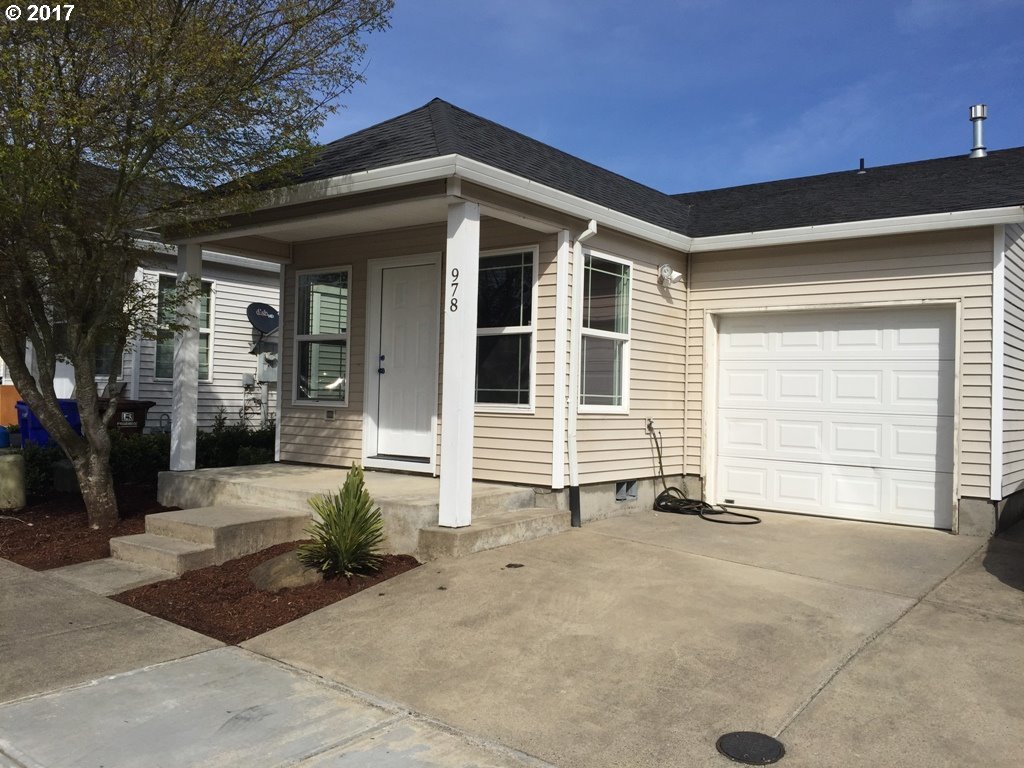 978 Southwest Junction Place Gresham, OR 97080 - Photo 1 of 15 Gallery Image 1