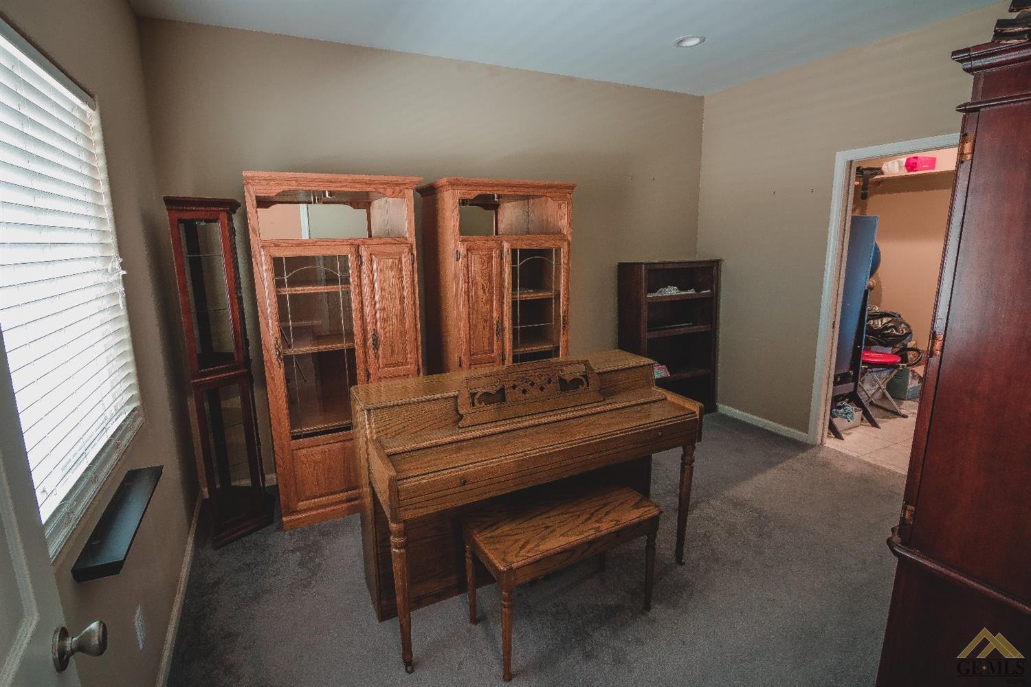3800 South Sterling Road Bakersfield, CA 93307 - Photo 19 of 31 Hobby Room