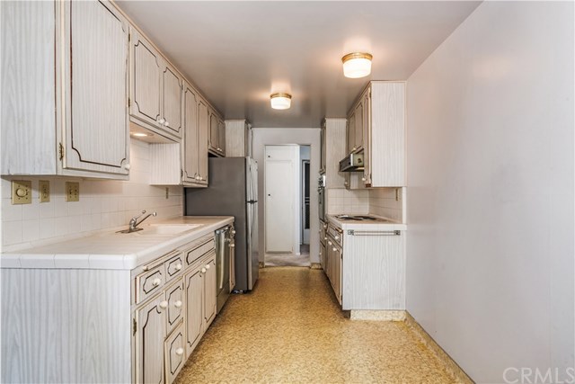2101 2nd Street, Unit 203 Long Beach, CA 90803 - Photo 8 of 22 view from dining room into the kitchen