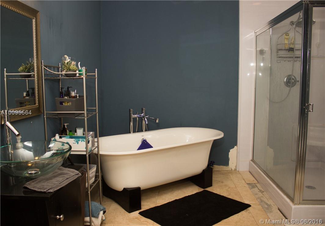 9070 Southwest 157th Place Miami, FL 33196 - Photo 11 of 16 Gallery Image 11