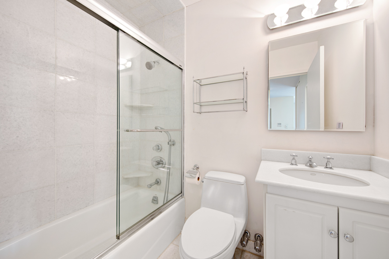 61 West 62nd Street, Unit 26L Manhattan, NY 10023 - Photo 7 of 9