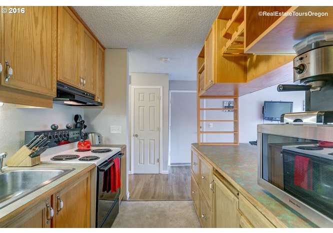 7726 Southwest Barnes Road, Unit 222G Portland, OR 97225 - Photo 6 of 24 Gallery Image 6