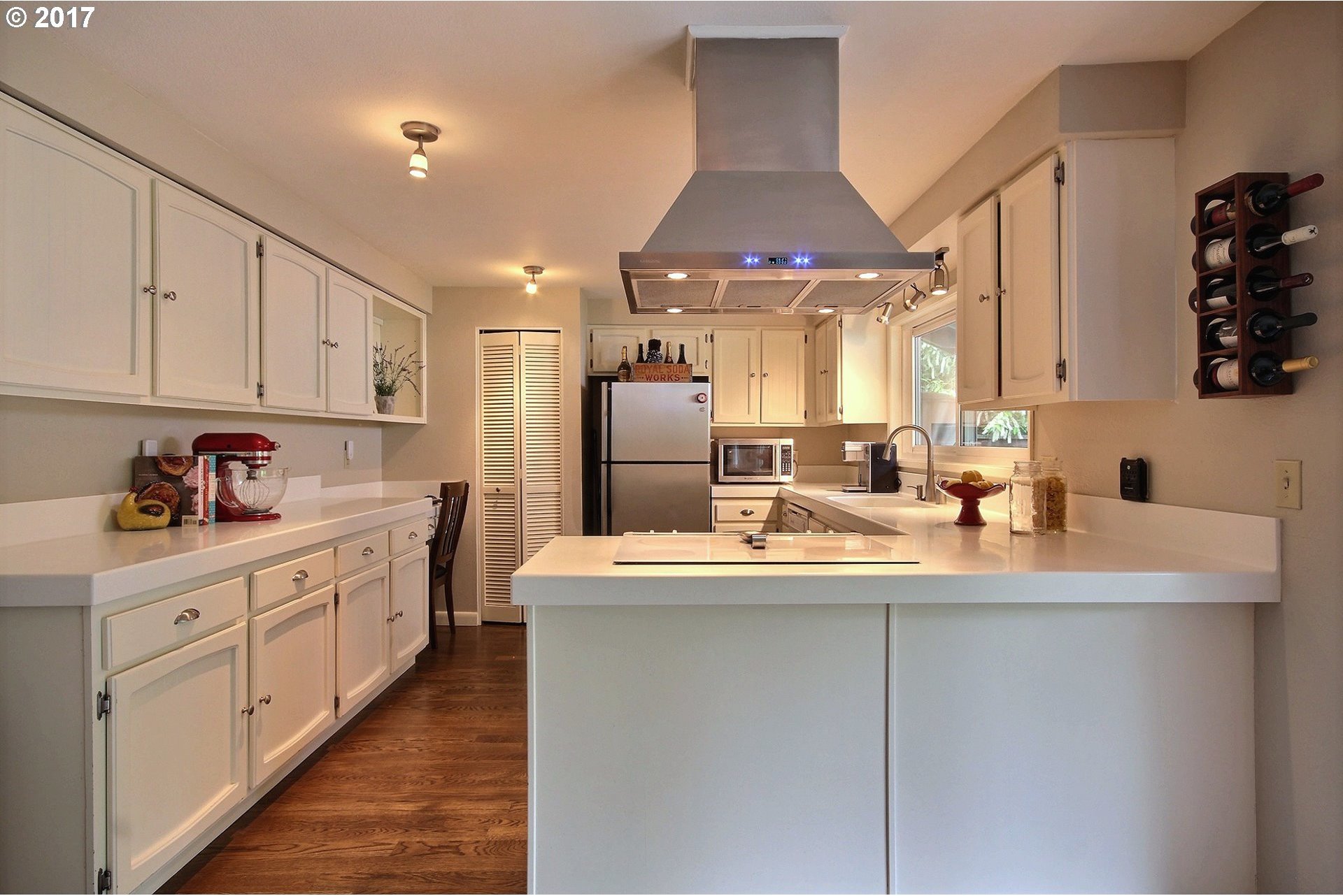 2133 Southwest Marigold Street Portland, OR 97219 - Photo 7 of 20 Gallery Image 7