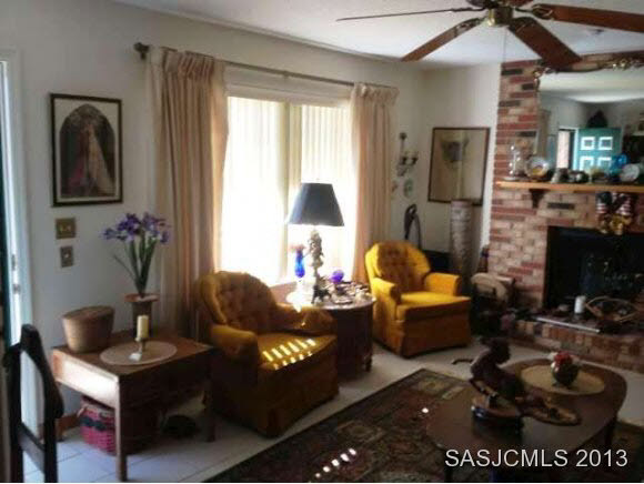 133 Neptune Road St. Augustine, FL 32086 - Photo 4 of 17 Livihg Room