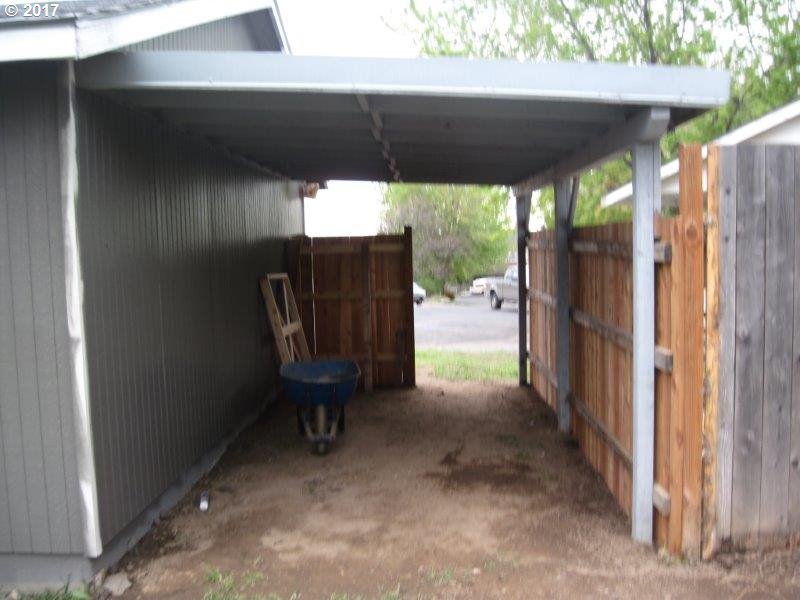 1318 Southwest 4th Place Pendleton, OR 97801 - Photo 4 of 25 Gallery Image 4