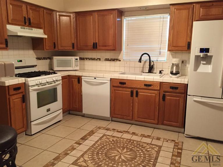1713 Locust Ravine Bakersfield, CA 93306 - Photo 3 of 15 Gallery Image 3