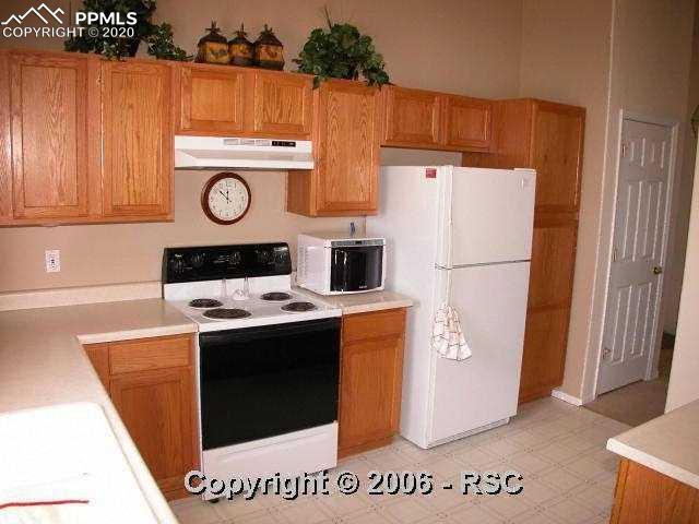 3835 Strawberry Field Grove, Unit H Colorado Springs, CO 80906 - Photo 3 of 8 Kitchen