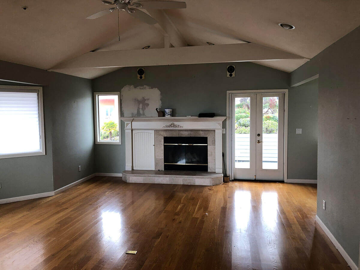 Outdated, dark, and empty living room, before using concierge